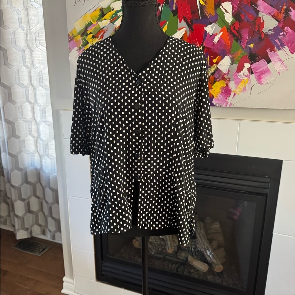 Vintage Black and White Boxy Blouse with Notched Collar Ptp 22” length 21”